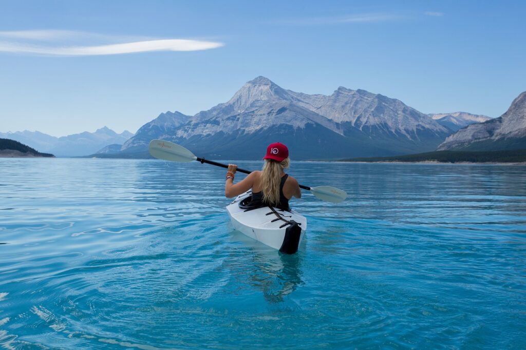 girl, kayak, lake-1561989.jpg