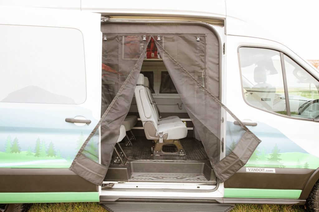 Kogaa Magnetic Bug Screen Back Door Tailgate Campervan Rear Door Curtain,  Compatible with Renault Trafic 2001-2014 Campervans, Magnetic Closure :  : DIY & Tools